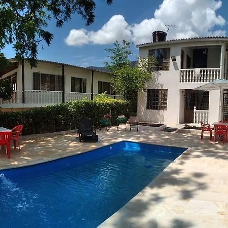 Casa Familiar Y De Descanso Villa Lorenza - Apulo Cund. Dış mekan fotoğraf