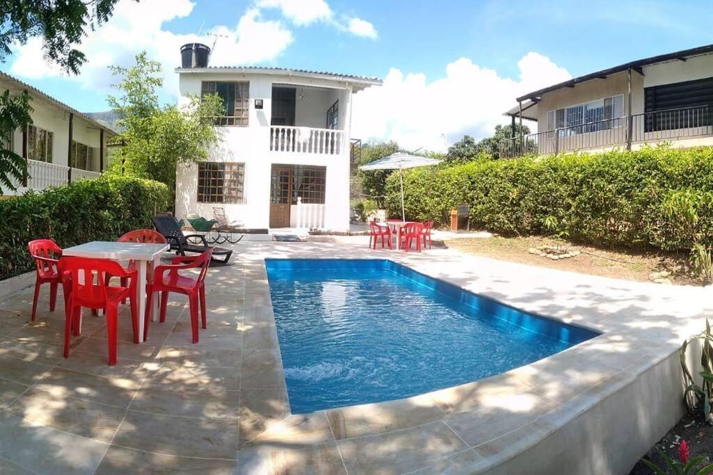 Casa Familiar Y De Descanso Villa Lorenza - Apulo Cund. Dış mekan fotoğraf