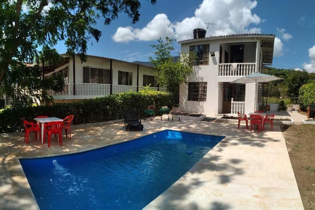 Casa Familiar Y De Descanso Villa Lorenza - Apulo Cund. Dış mekan fotoğraf