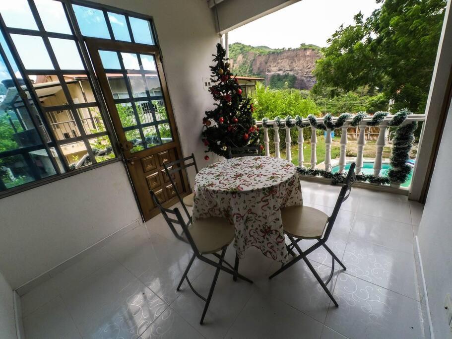 Casa Familiar Y De Descanso Villa Lorenza - Apulo Cund. Dış mekan fotoğraf
