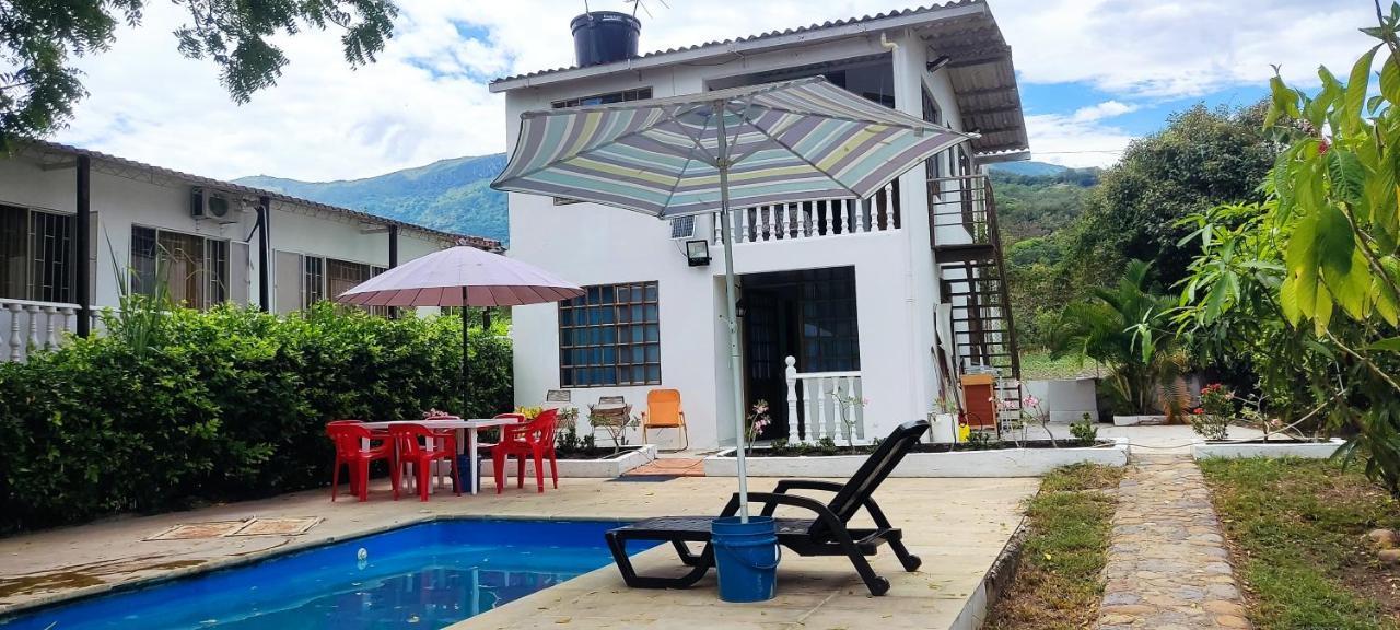 Casa Familiar Y De Descanso Villa Lorenza - Apulo Cund. Dış mekan fotoğraf