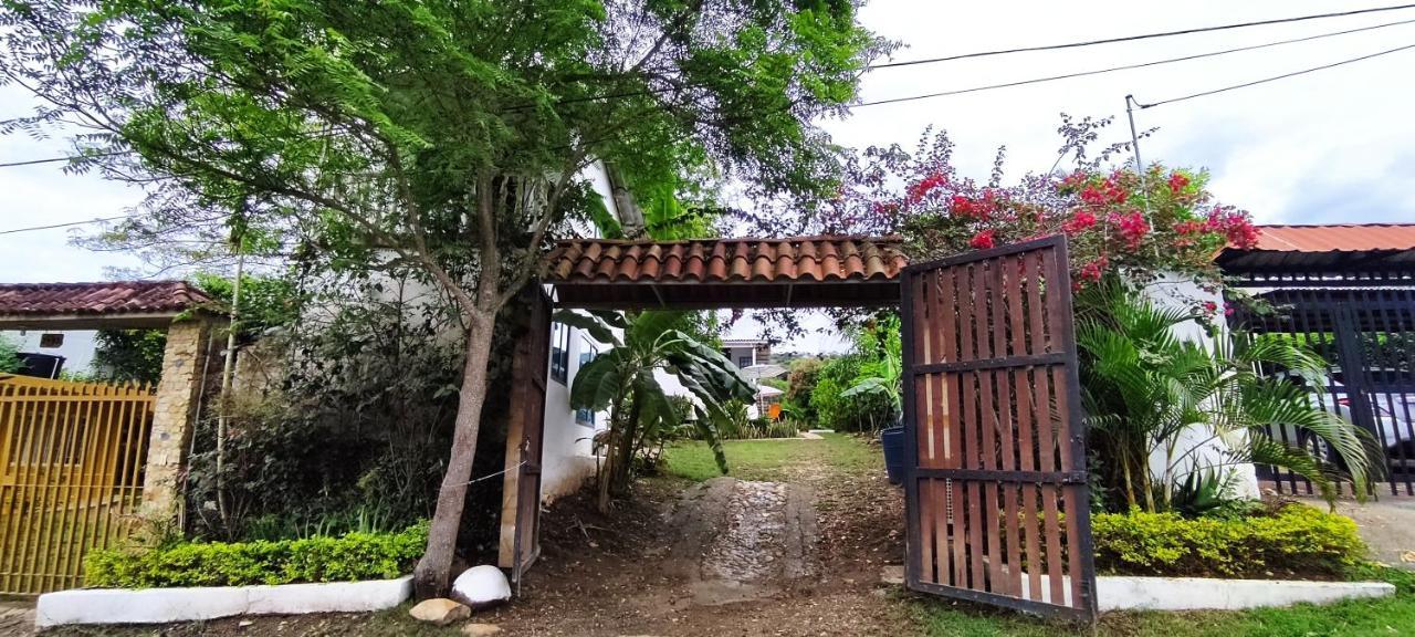 Casa Familiar Y De Descanso Villa Lorenza - Apulo Cund. Dış mekan fotoğraf