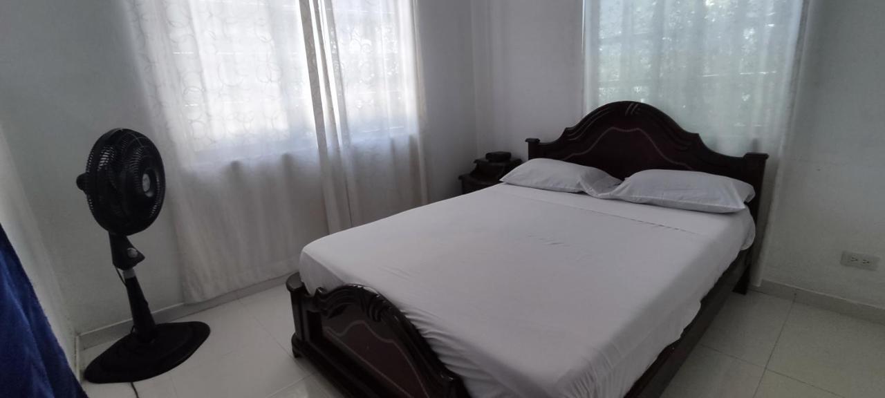 Casa Familiar Y De Descanso Villa Lorenza - Apulo Cund. Dış mekan fotoğraf