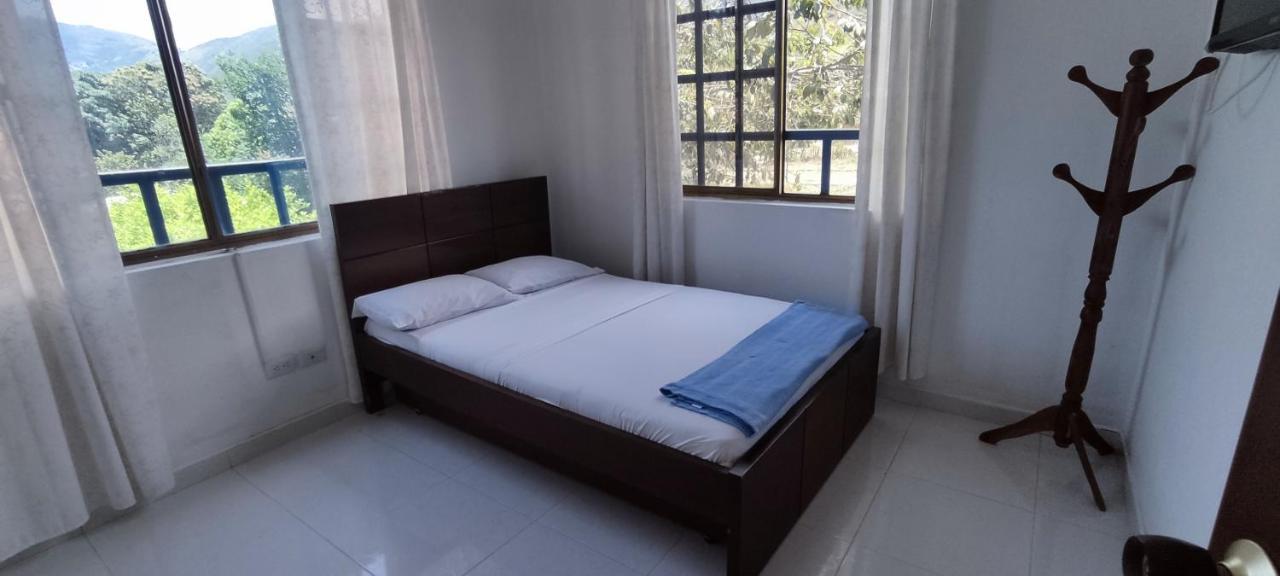 Casa Familiar Y De Descanso Villa Lorenza - Apulo Cund. Dış mekan fotoğraf